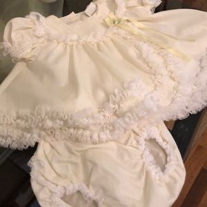 EUC Vintage two piece pale yellow outfit